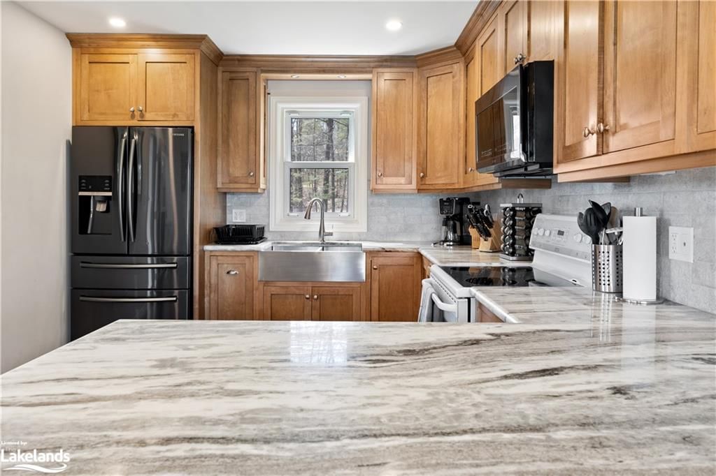 Photo 5 of 1111 Whitehead Road, Gravenhurst — HOMEH