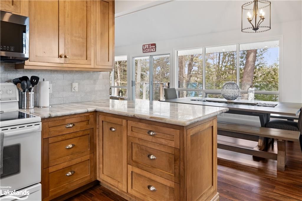 Photo 6 of 1111 Whitehead Road, Gravenhurst — HOMEH