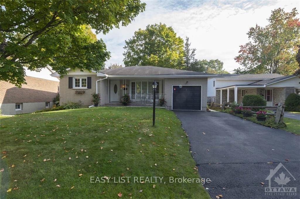 Photo 1 of 731 DEMPSTER Dr, Gananoque — HOMEH