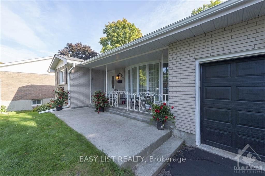 Photo 2 of 731 DEMPSTER Dr, Gananoque — HOMEH