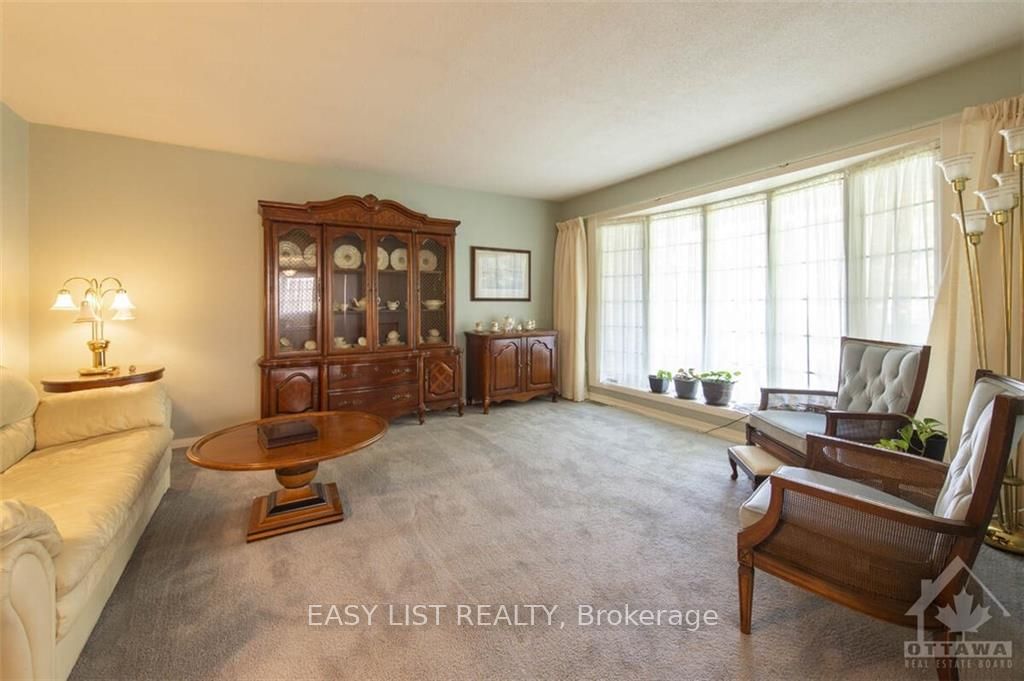Photo 3 of 731 DEMPSTER Dr, Gananoque — HOMEH