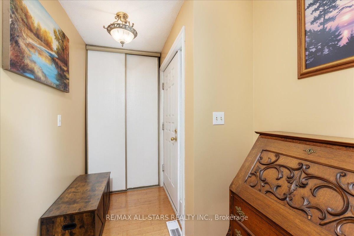 Photo 4 of 63 Brook Crescent, Georgina, Pefferlaw — HOMEH