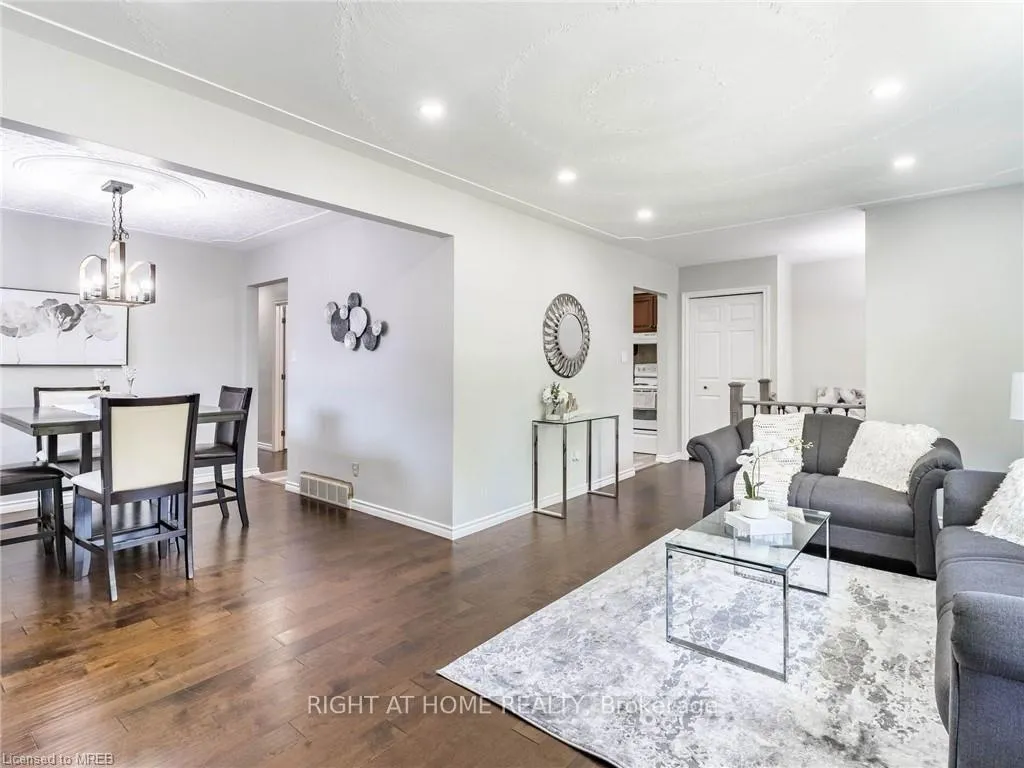 Photo 6 of 189 Northlake Drive, Waterloo — HOMEH