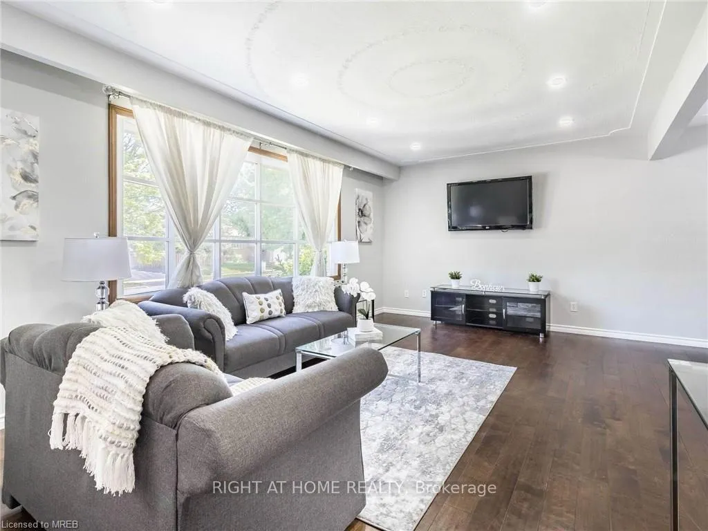 Photo 12 of 189 Northlake Drive, Waterloo — HOMEH