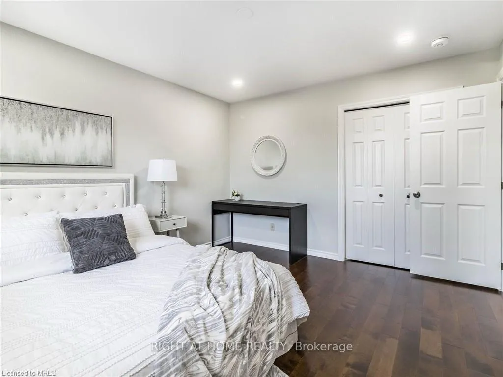Photo 18 of 189 Northlake Drive, Waterloo — HOMEH