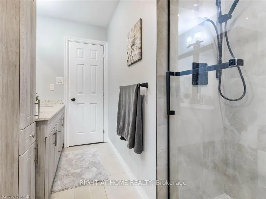 Photo 23 of 189 Northlake Drive, Waterloo — HOMEH