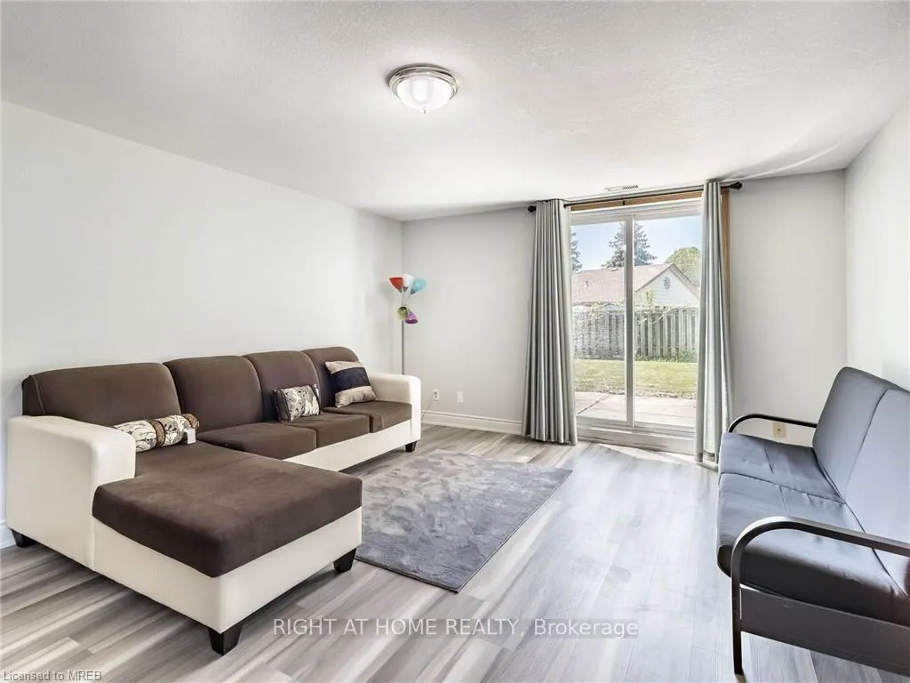 Photo 25 of 189 Northlake Drive, Waterloo — HOMEH