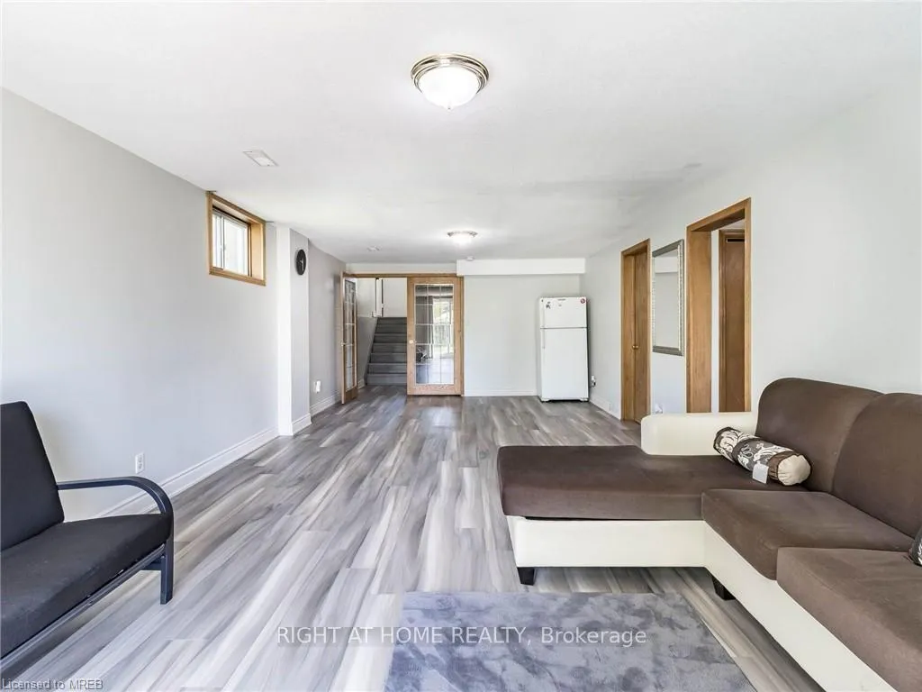 Photo 26 of 189 Northlake Drive, Waterloo — HOMEH