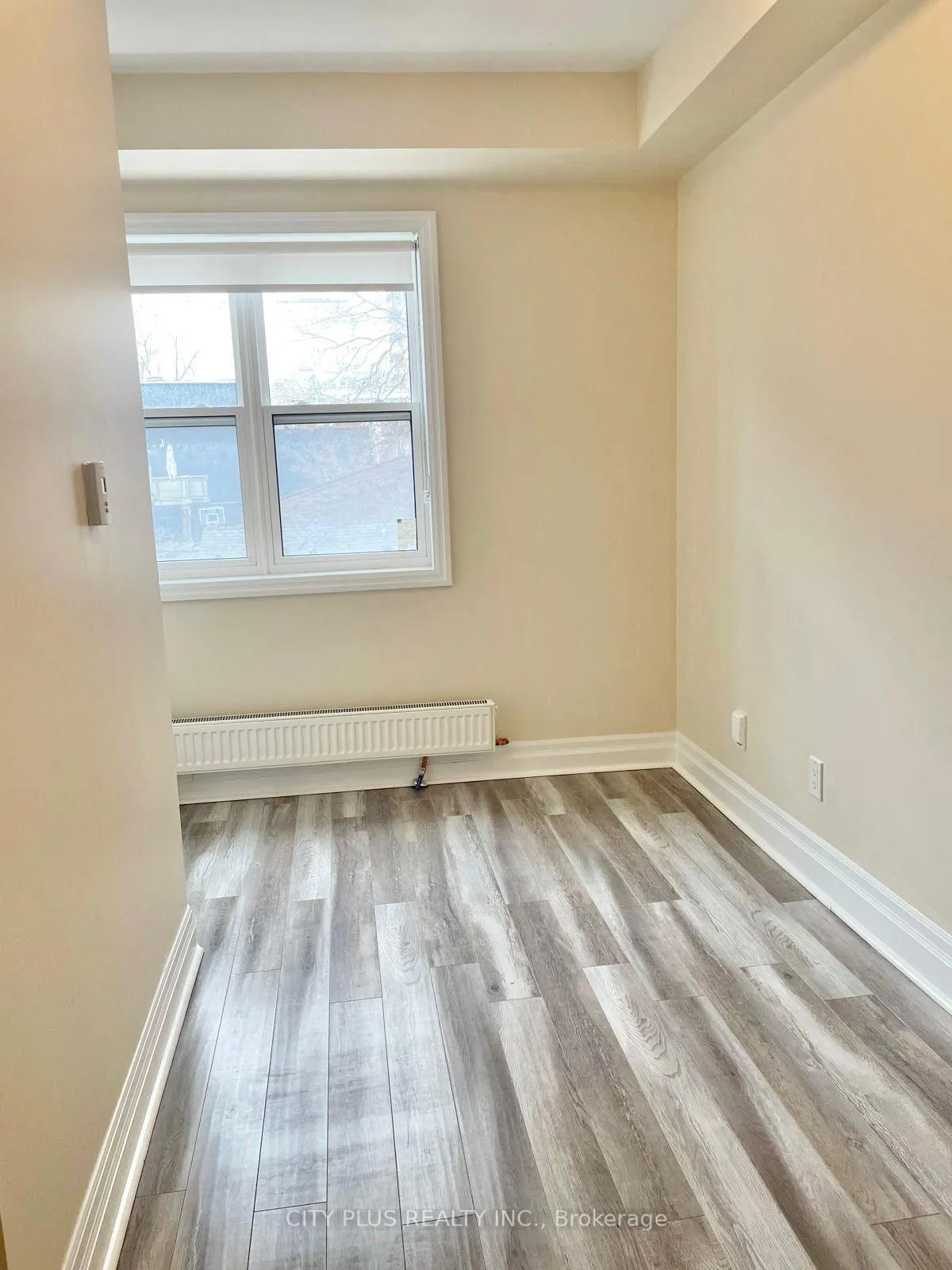 Front of Unit 202, 526 Huron Street