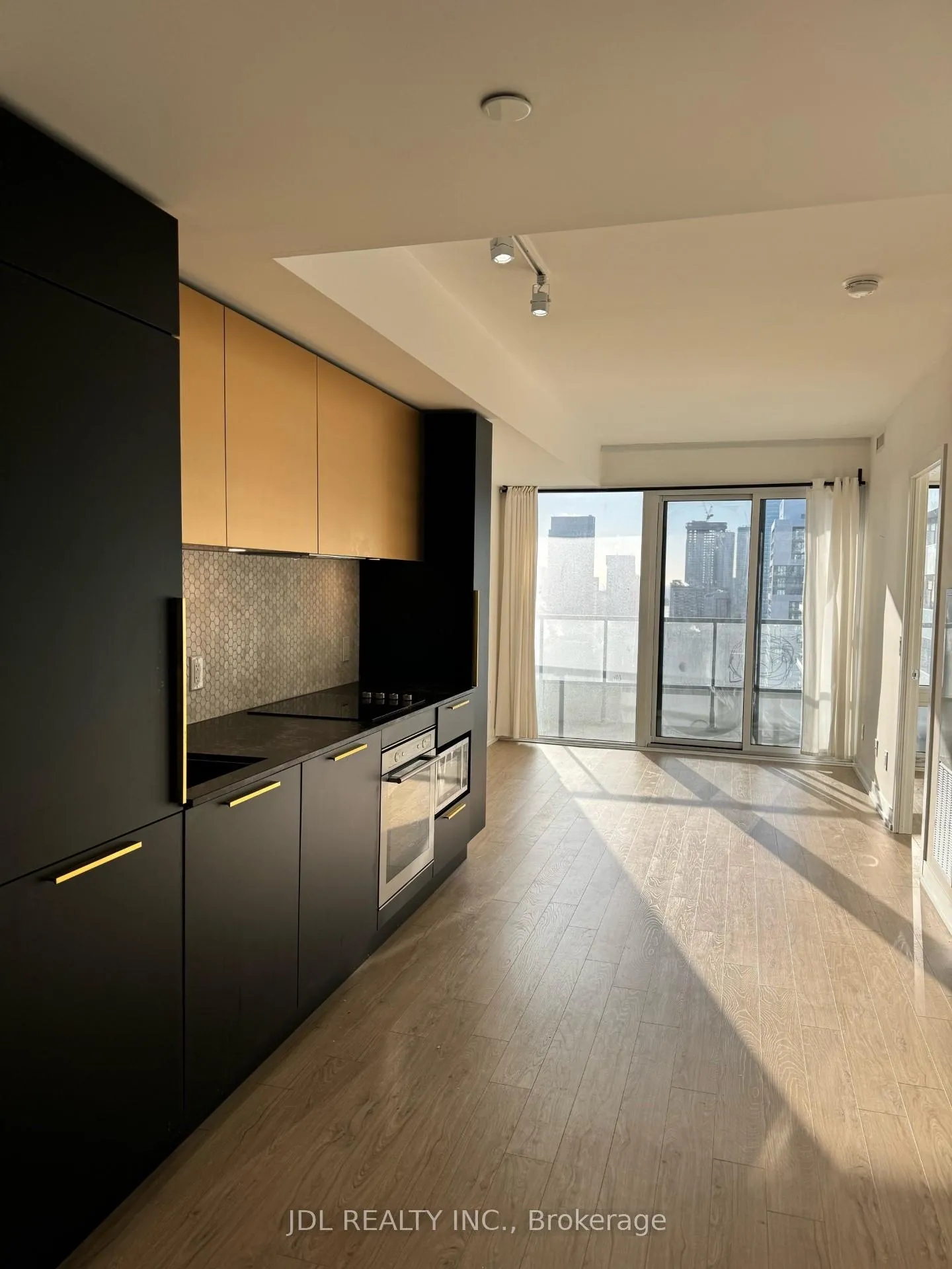 Front of Unit 3218, 85 Wood Street