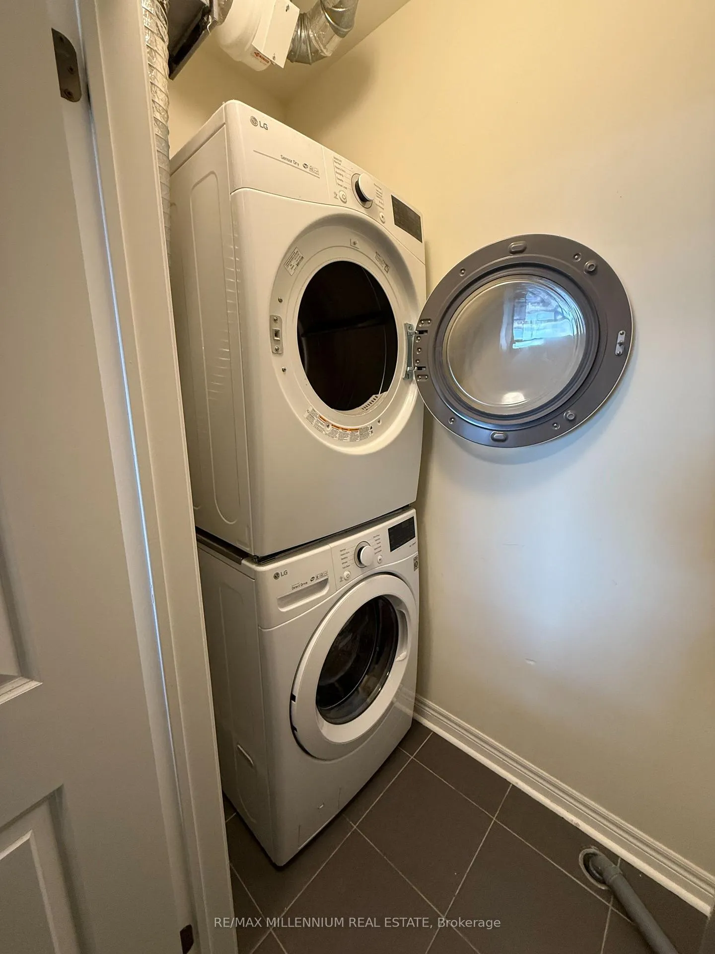 Photo 5 of Unit 421, 39 New Delhi Drive, Markham, Cedarwood — HOMEH