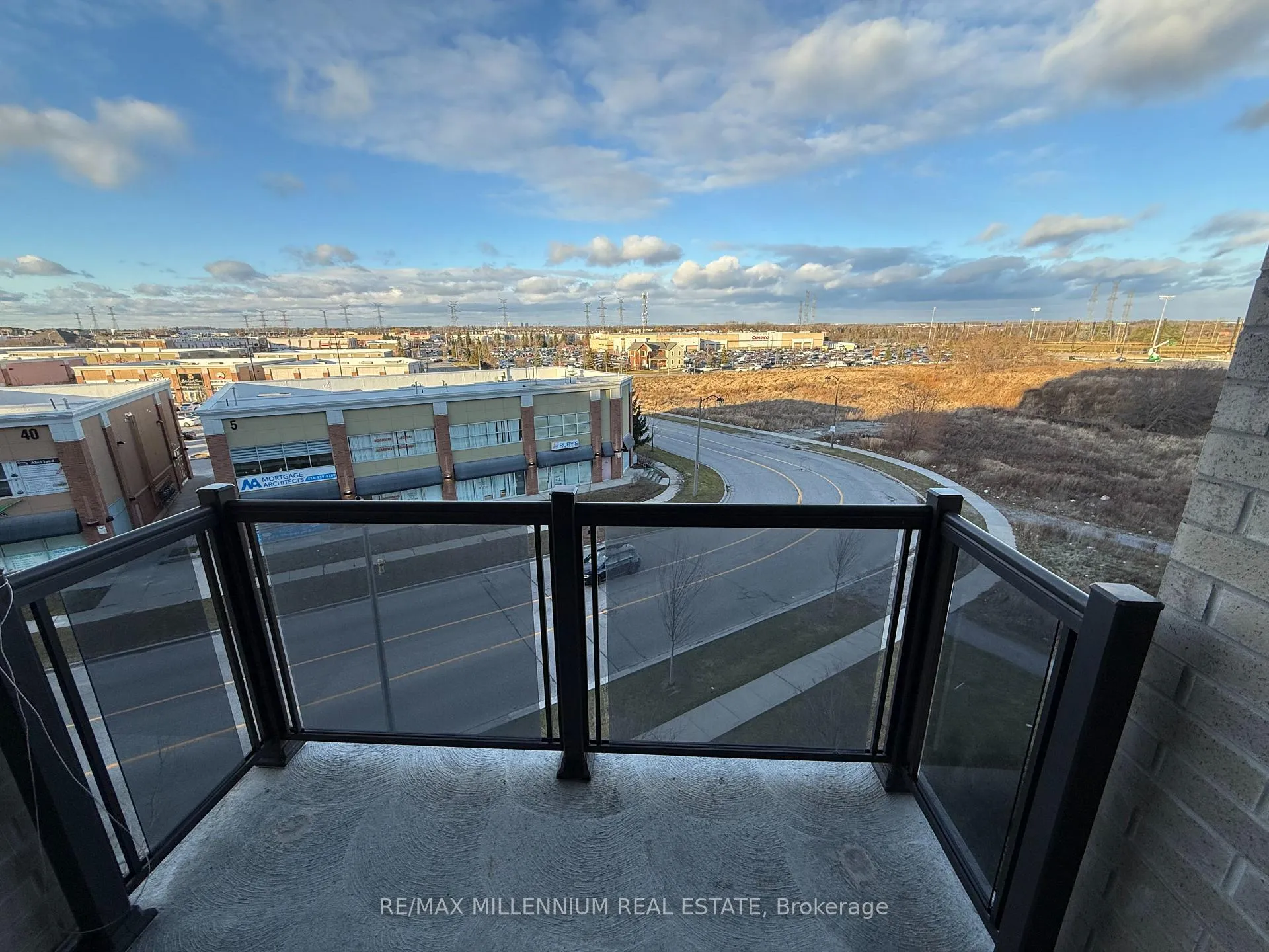 Photo 6 of Unit 421, 39 New Delhi Drive, Markham, Cedarwood — HOMEH