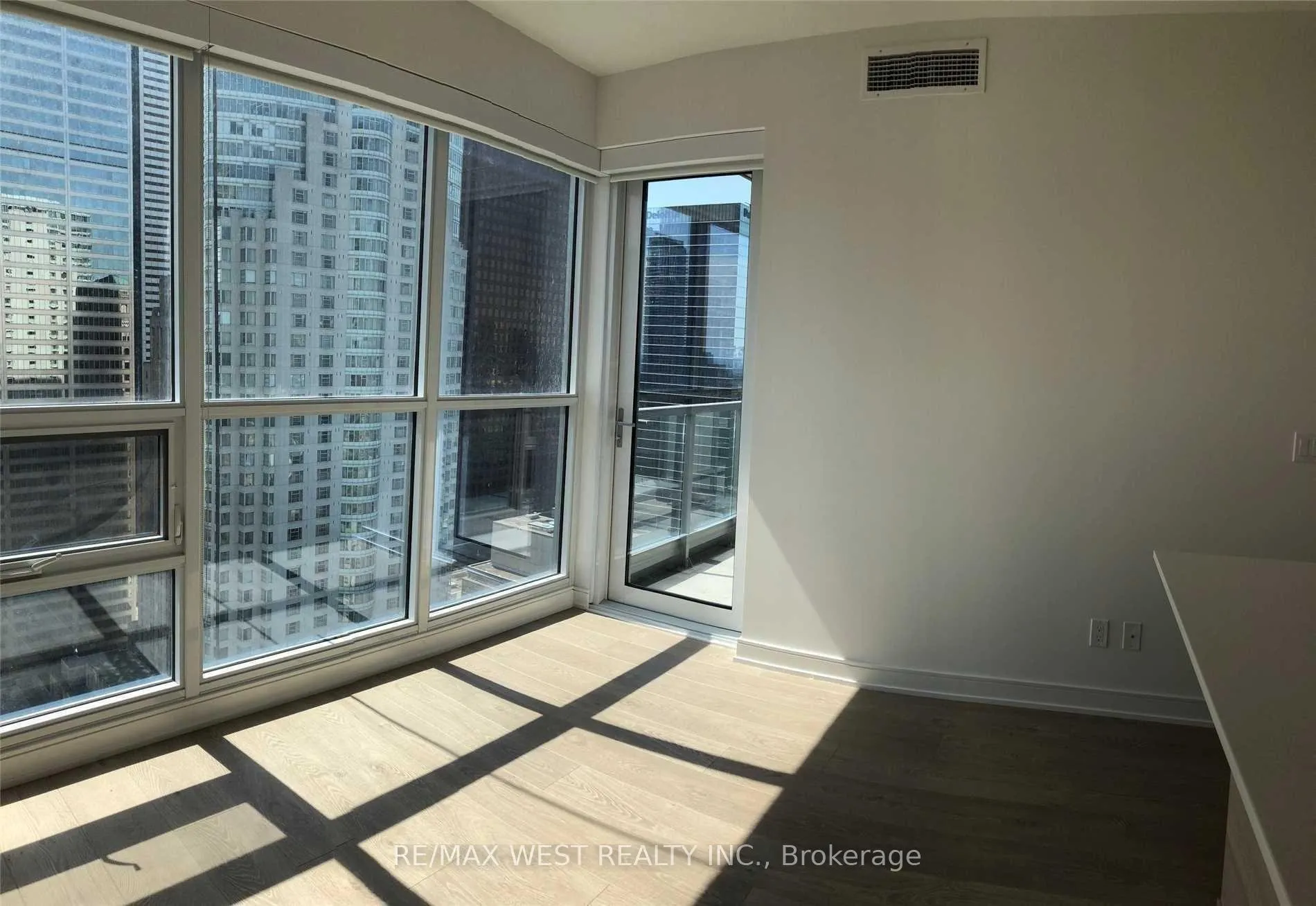 Photo 5 of Unit 3501, 88 Scott Street, Toronto, Waterfront Communities — HOMEH