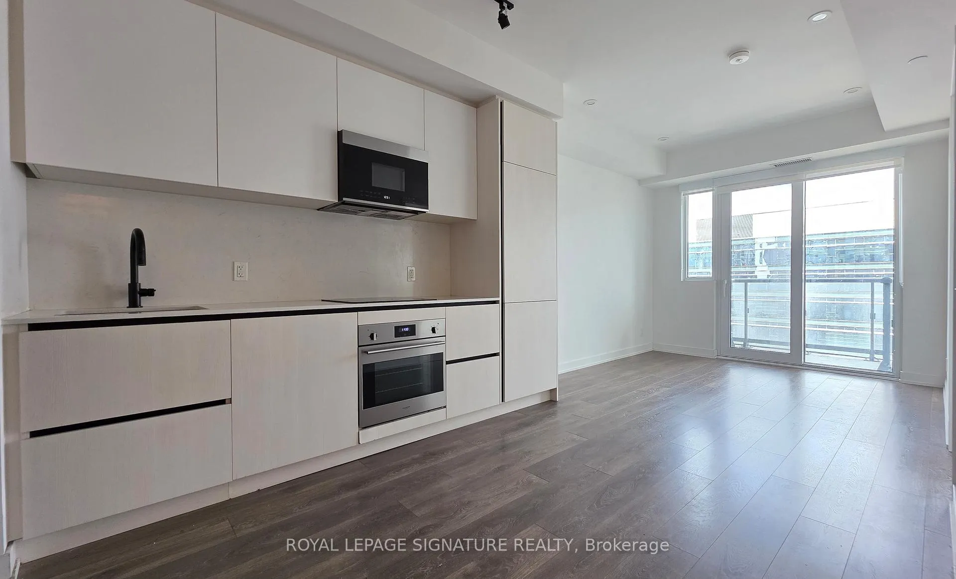 Front of Unit 2101, 108 Peter Street