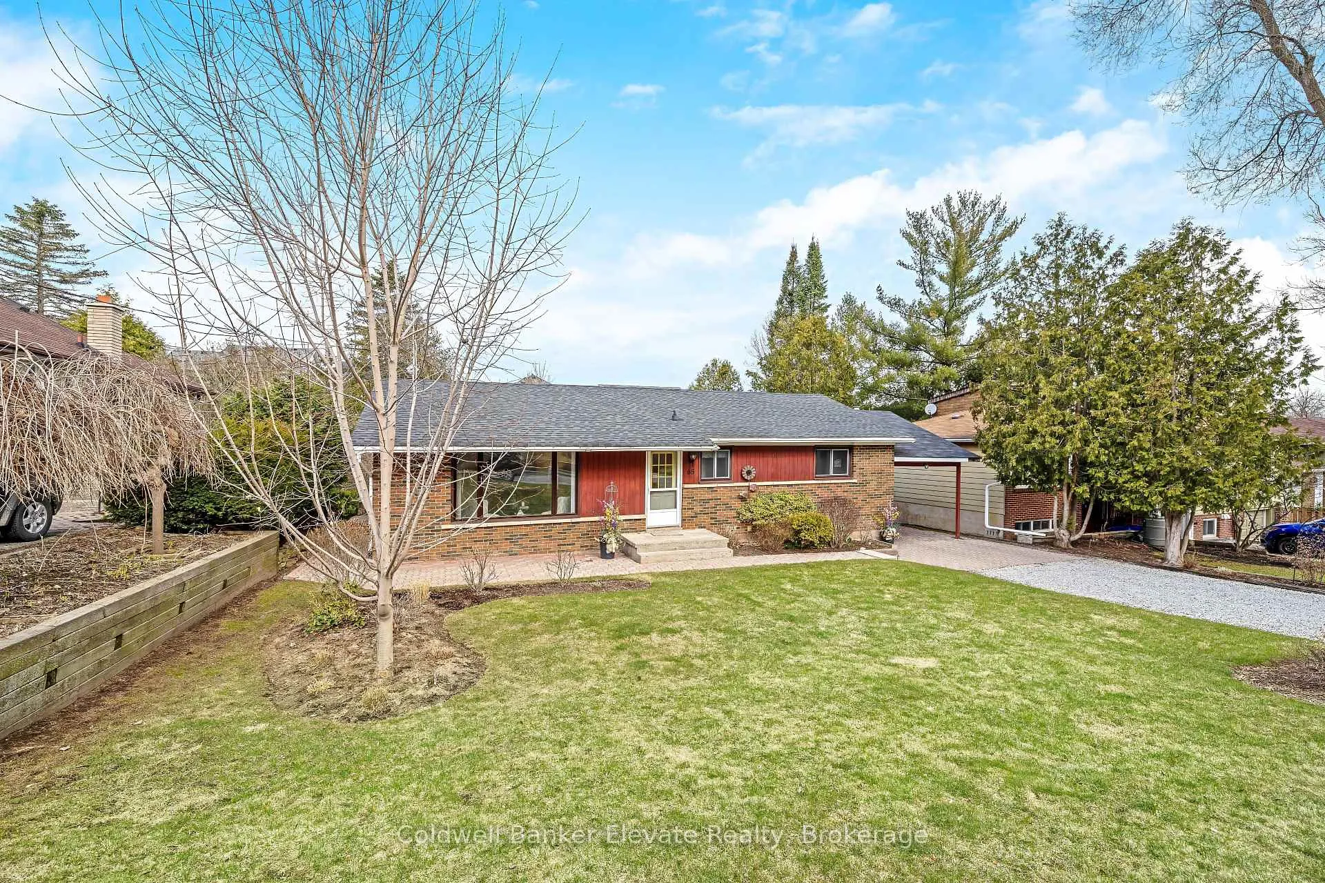Photo 3 of 65 John Street, Halton Hills, Georgetown — HOMEH