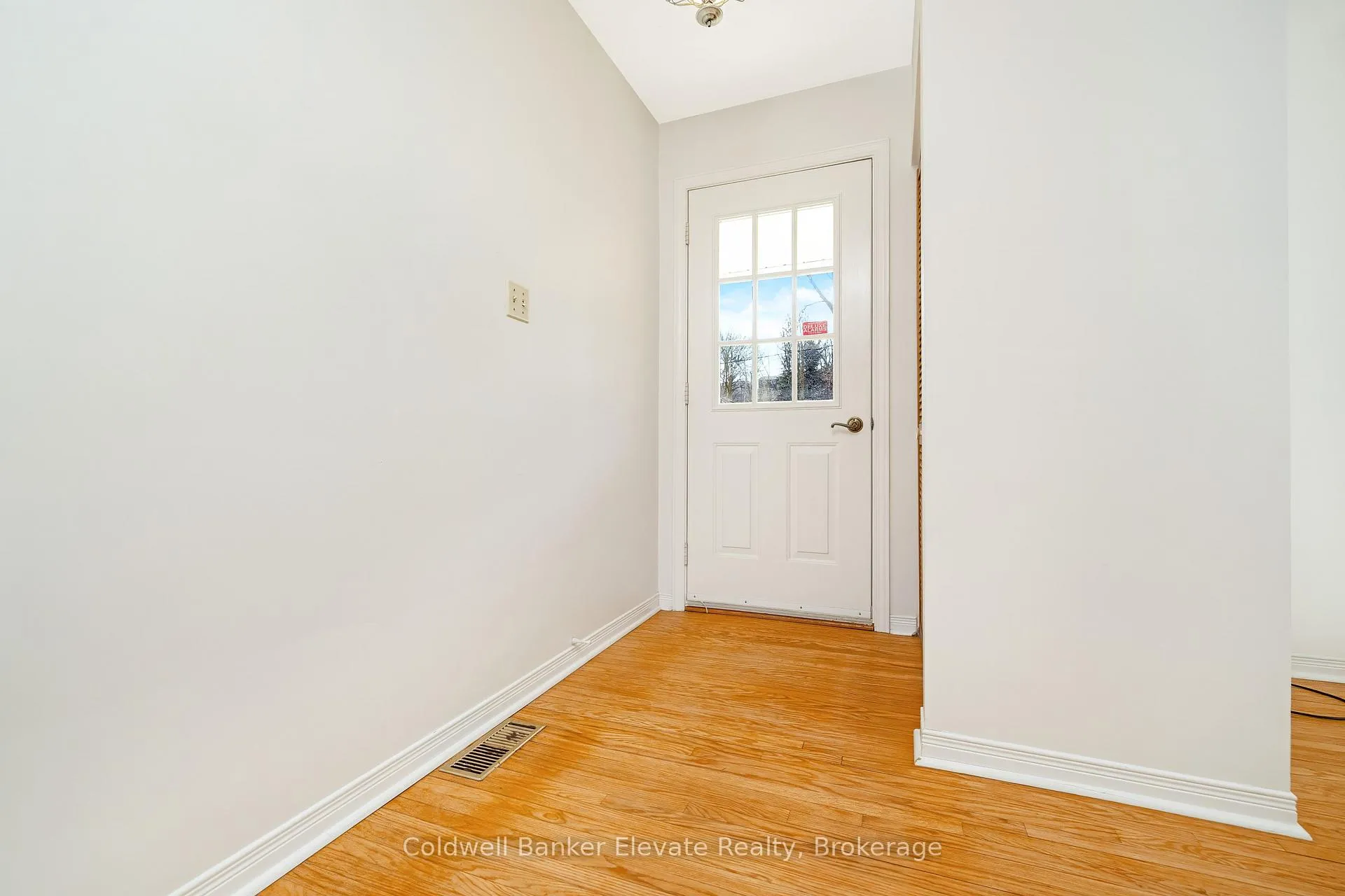 Photo 8 of 65 John Street, Halton Hills, Georgetown — HOMEH