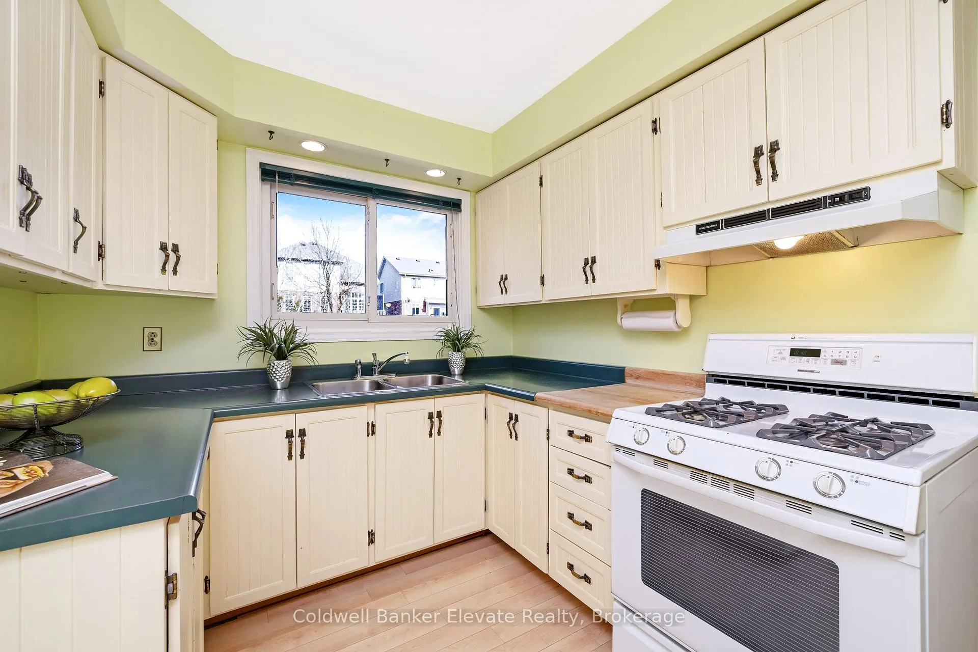 Photo 16 of 65 John Street, Halton Hills, Georgetown — HOMEH