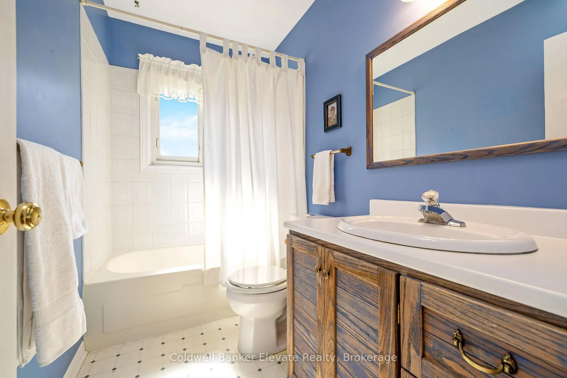 Photo 22 of 65 John Street, Halton Hills, Georgetown — HOMEH
