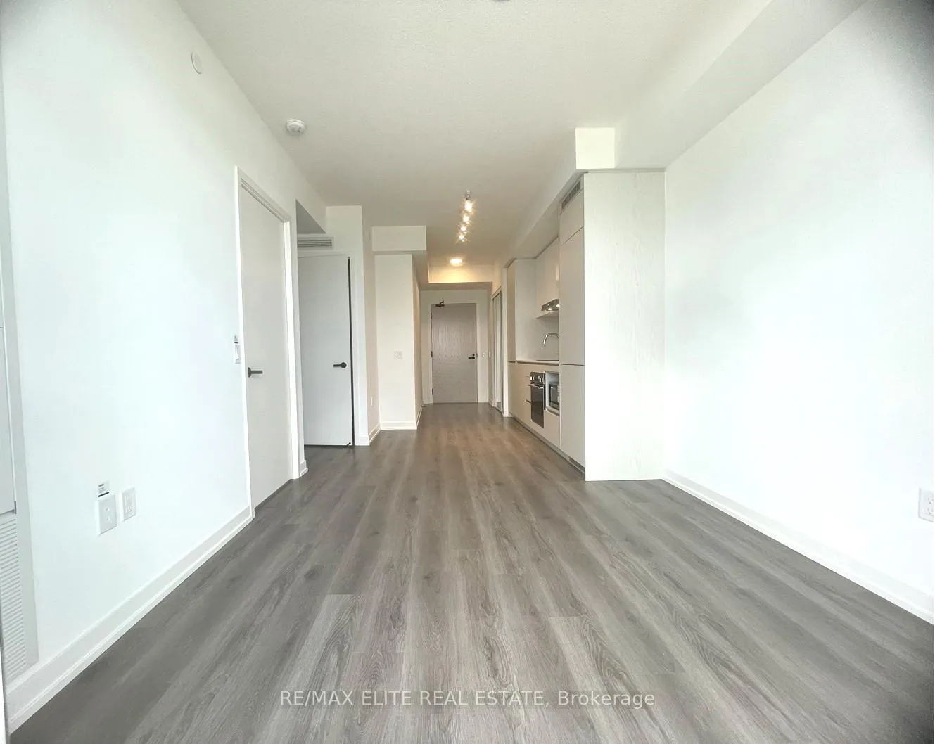 Photo 5 of Unit 4207, 28 Interchange Way, Vaughan, Vaughan Corporate Centre — HOMEH