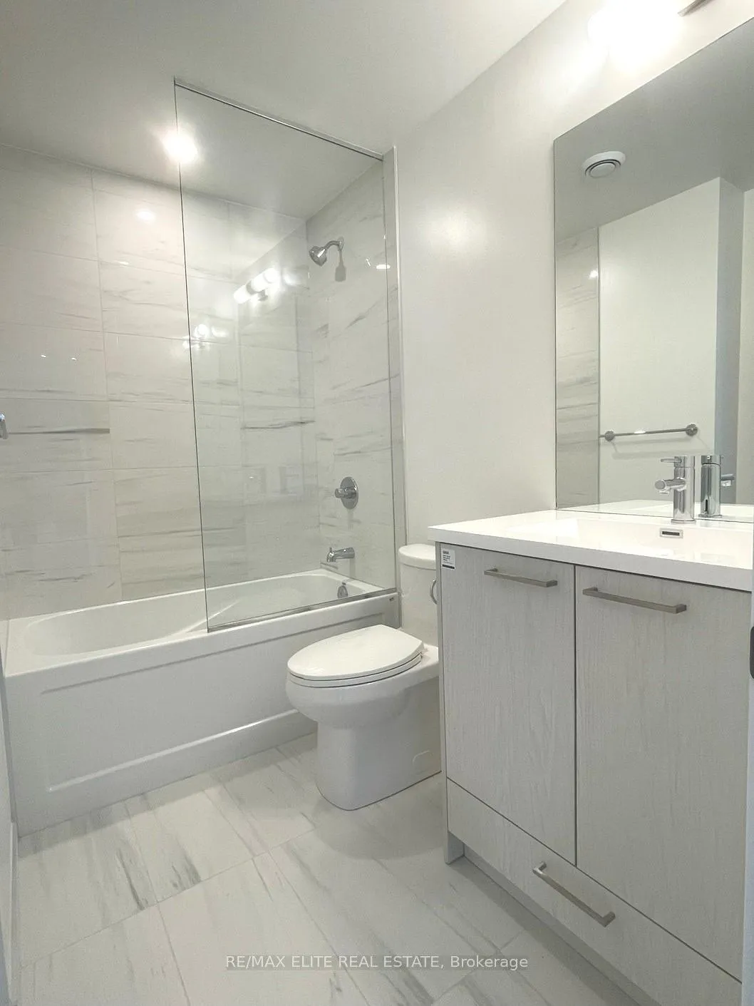 Photo 7 of Unit 4207, 28 Interchange Way, Vaughan, Vaughan Corporate Centre — HOMEH
