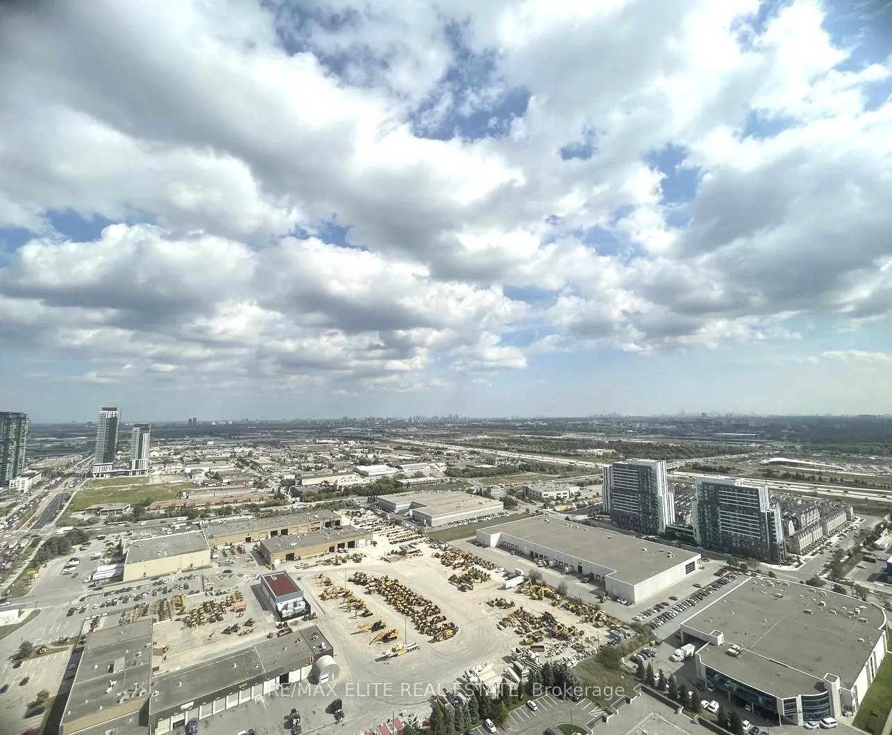 Photo 9 of Unit 4207, 28 Interchange Way, Vaughan, Vaughan Corporate Centre — HOMEH