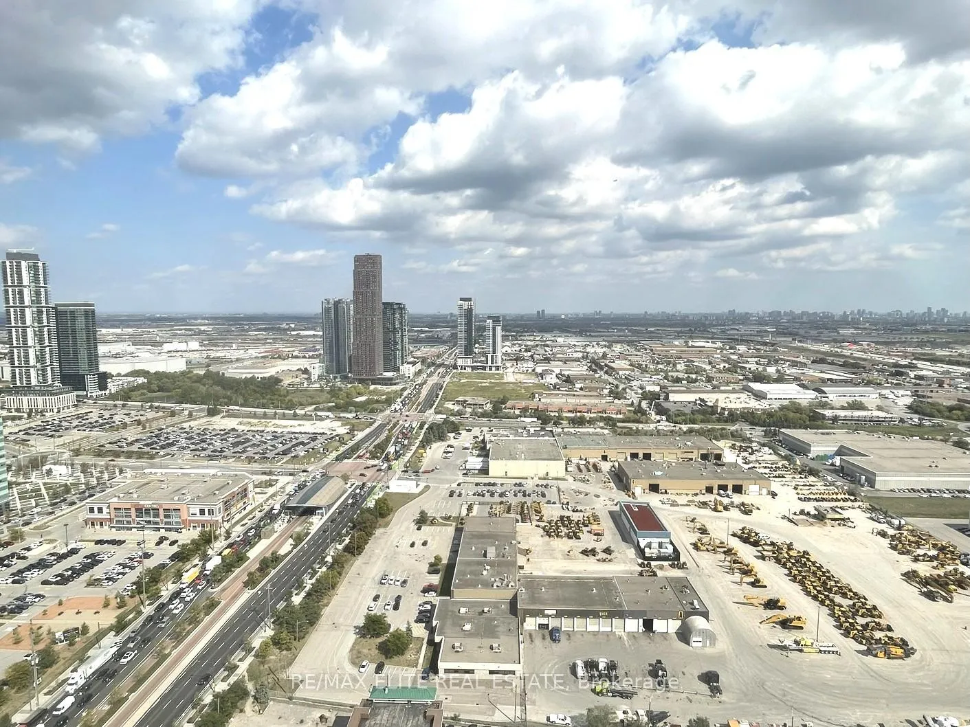 Photo 10 of Unit 4207, 28 Interchange Way, Vaughan, Vaughan Corporate Centre — HOMEH