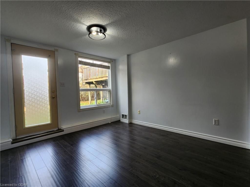 Photo 3 of 17 Boulder Crescent, Guelph, Clairfields/Hanlon Business Park — HOMEH
