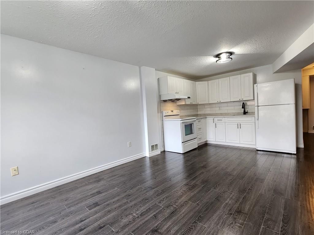 Photo 4 of 17 Boulder Crescent, Guelph, Clairfields/Hanlon Business Park — HOMEH