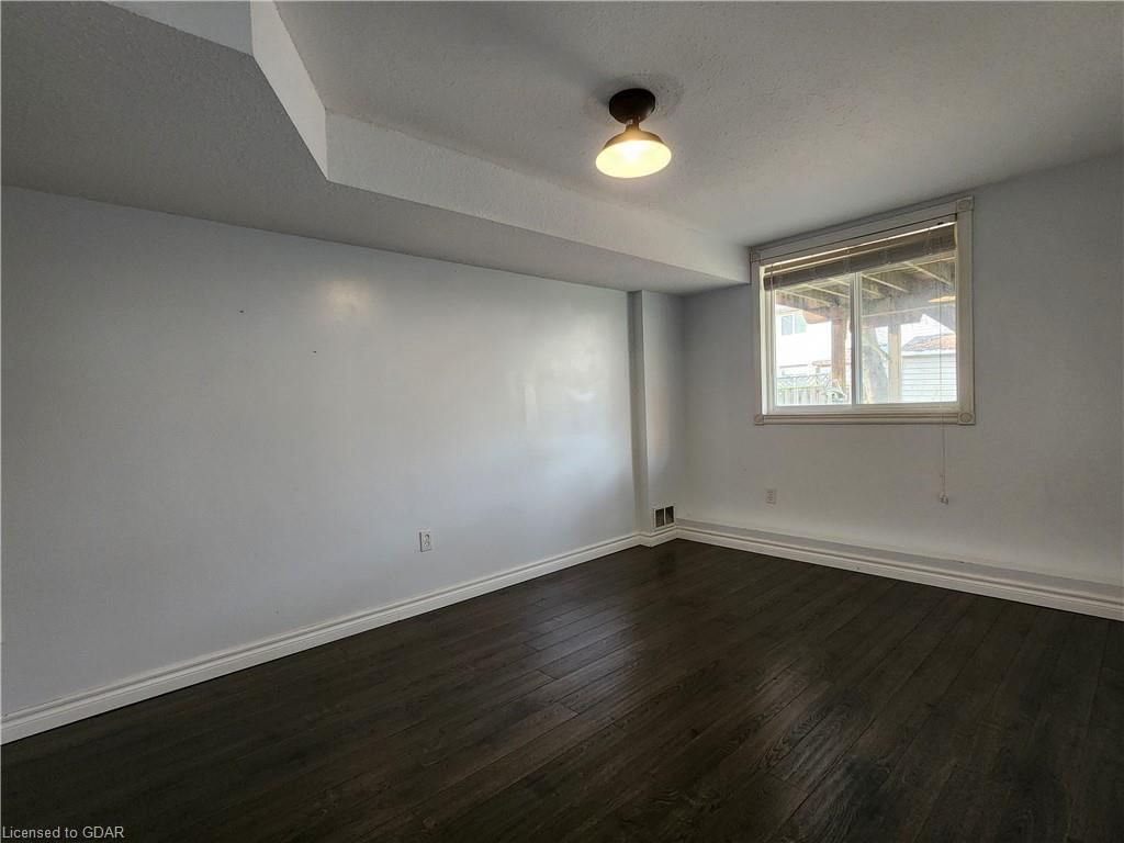 Photo 6 of 17 Boulder Crescent, Guelph, Clairfields/Hanlon Business Park — HOMEH