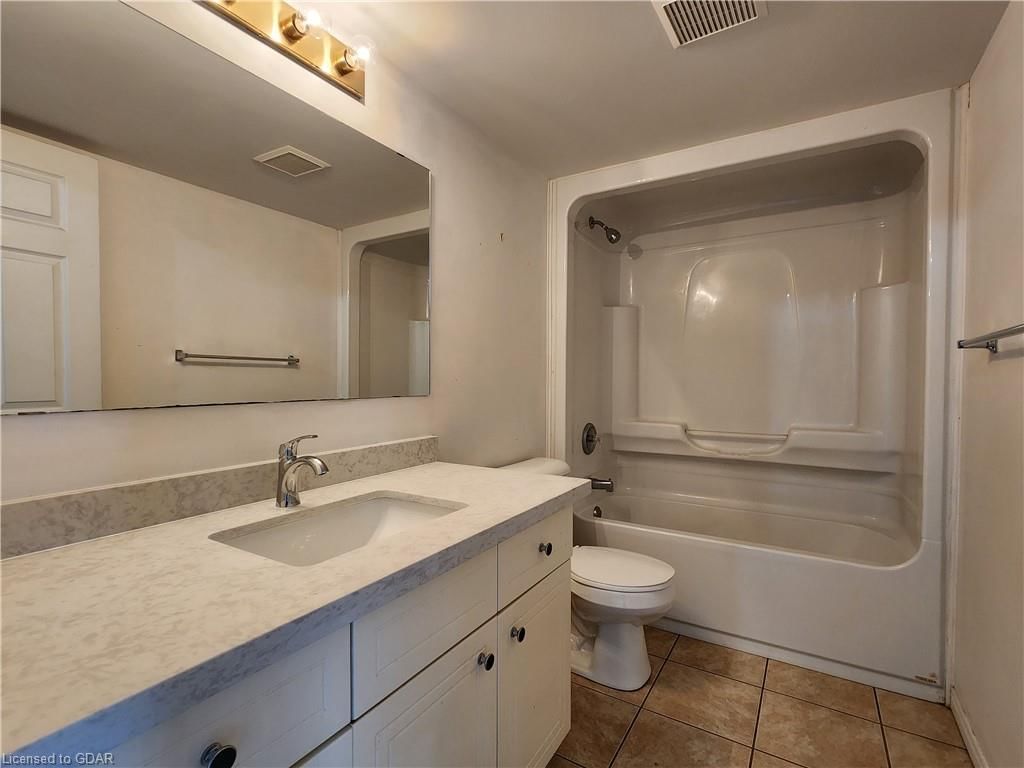 Photo 8 of 17 Boulder Crescent, Guelph, Clairfields/Hanlon Business Park — HOMEH