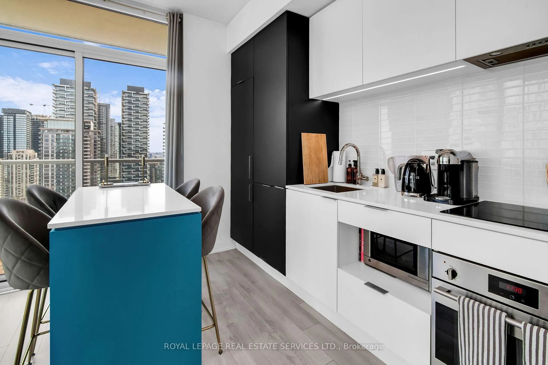 Photo 7 of Unit 1703, 33 Helendale Avenue, Toronto, Yonge-Eglinton — HOMEH