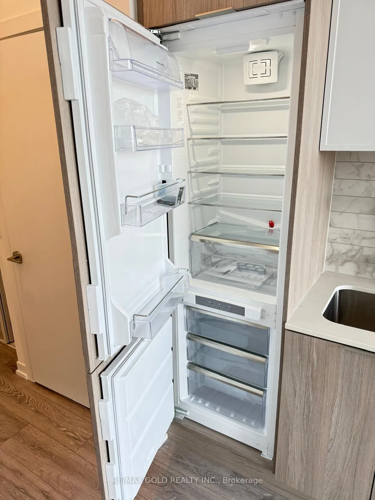 Photo 10 of Unit 923, 2020 Bathurst Street, Toronto, Humewood-Cedarvale — HOMEH