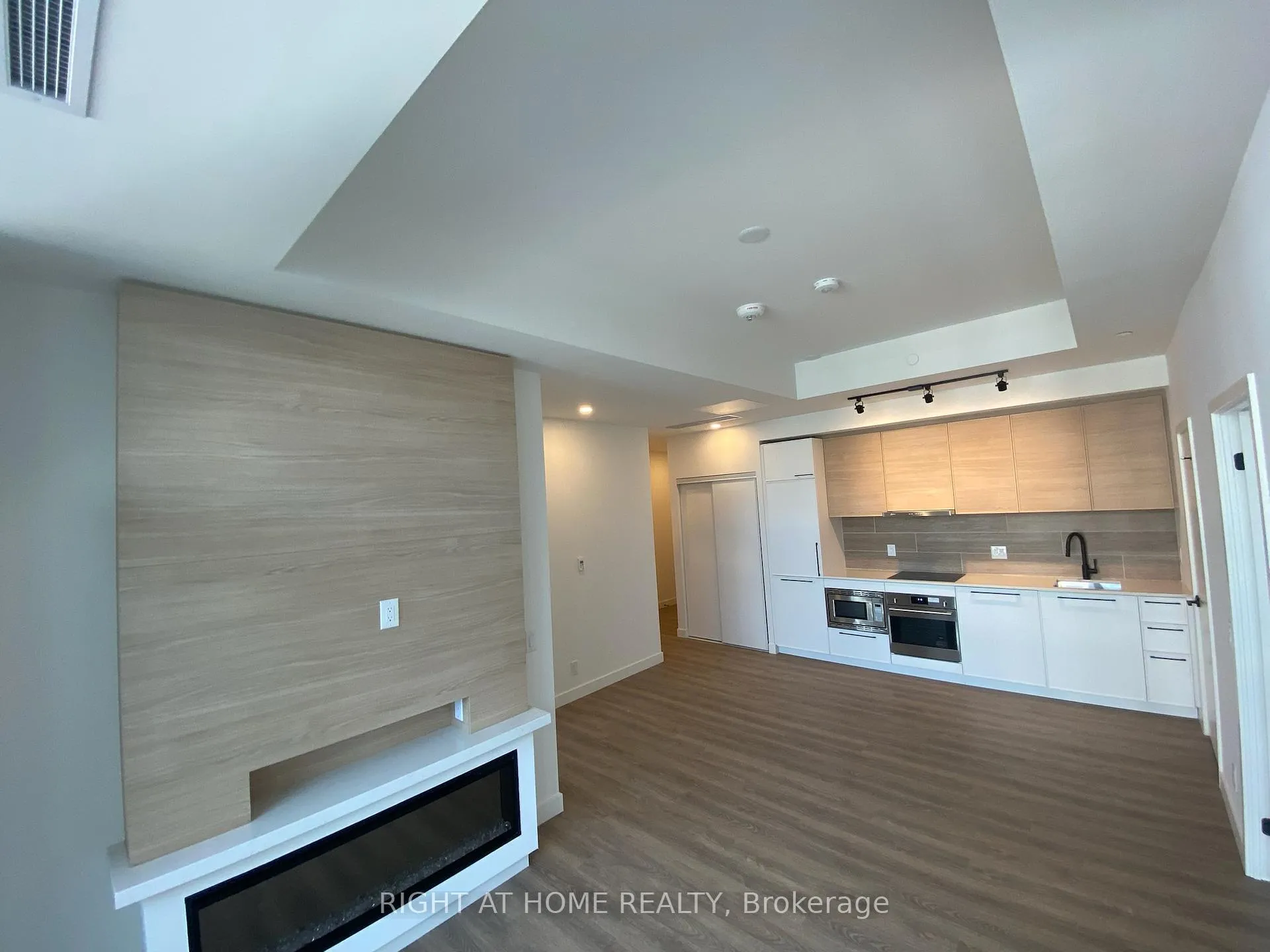 Photo 2 of Unit 825, 1050 Eastern Avenue, Toronto, The Beaches — HOMEH