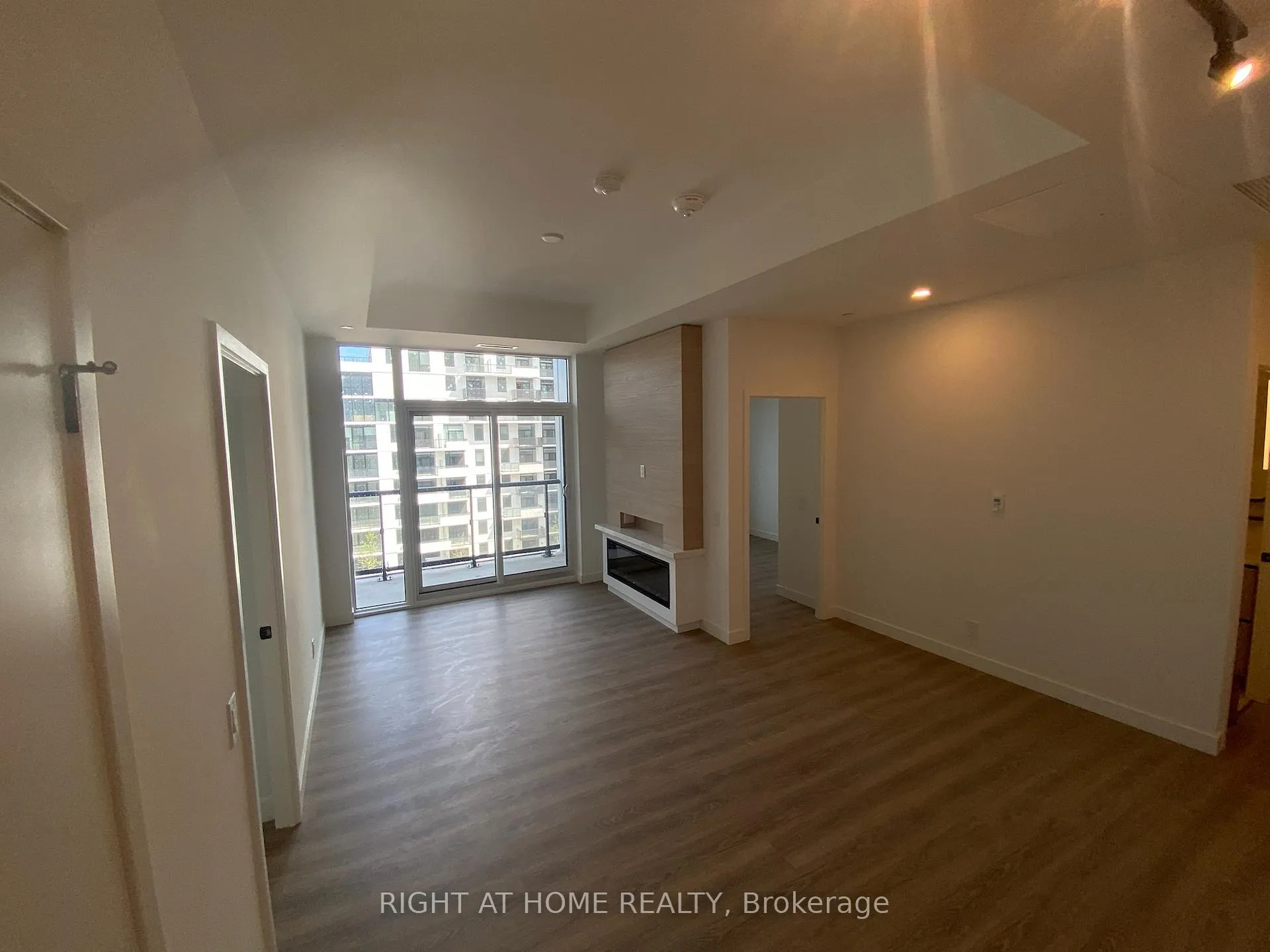 Photo 7 of Unit 825, 1050 Eastern Avenue, Toronto, The Beaches — HOMEH