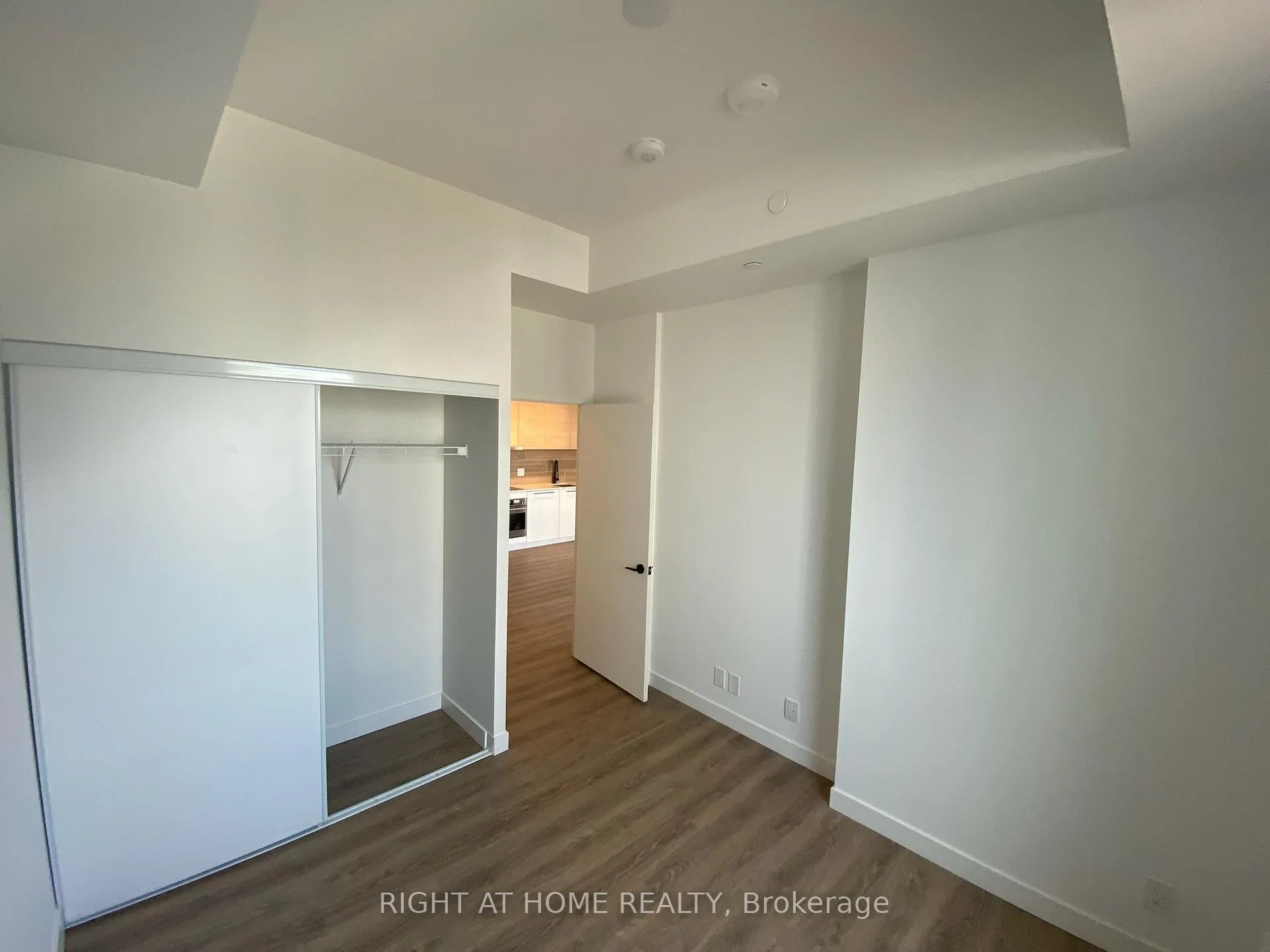 Photo 10 of Unit 825, 1050 Eastern Avenue, Toronto, The Beaches — HOMEH