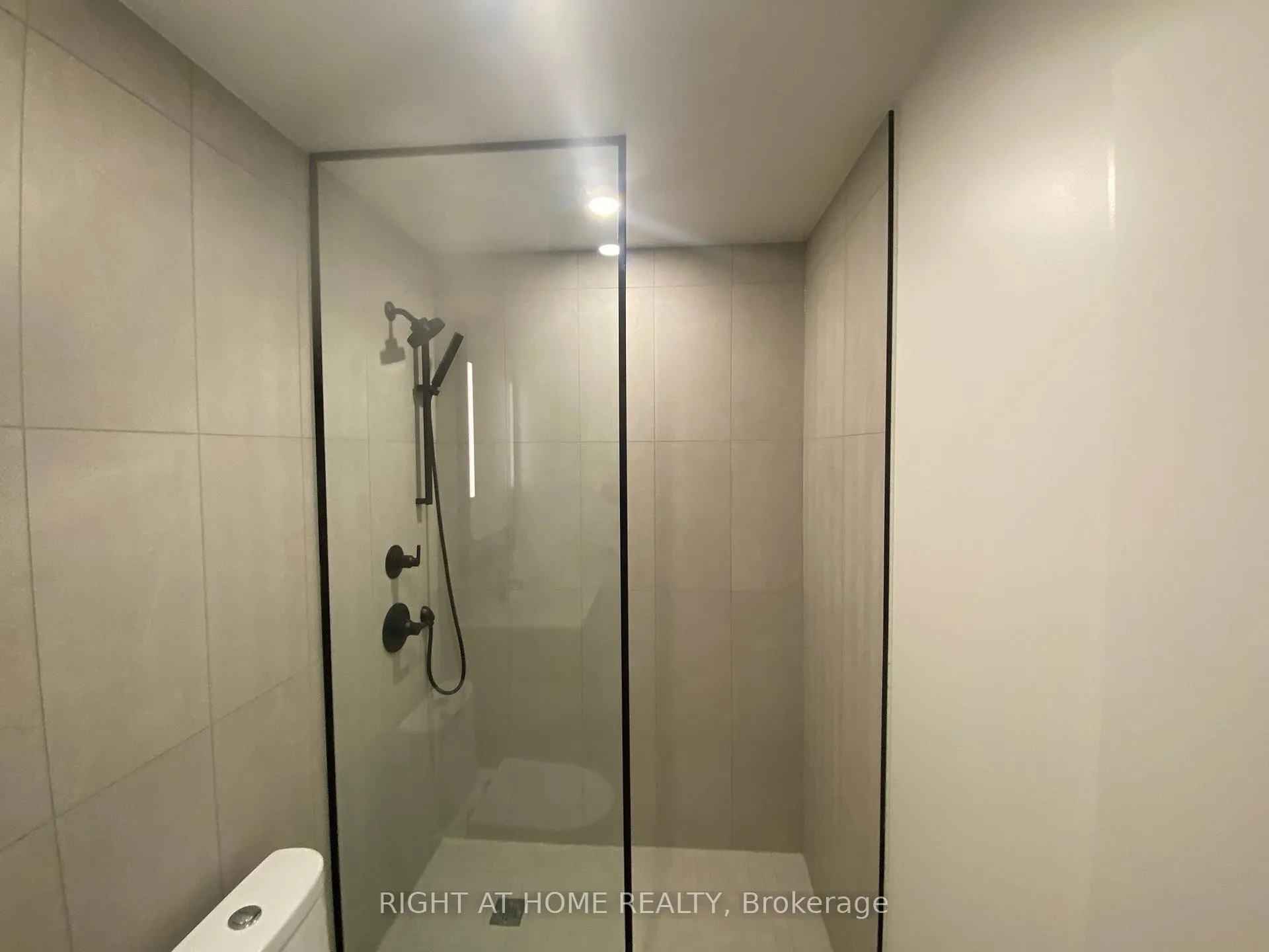 Photo 12 of Unit 825, 1050 Eastern Avenue, Toronto, The Beaches — HOMEH