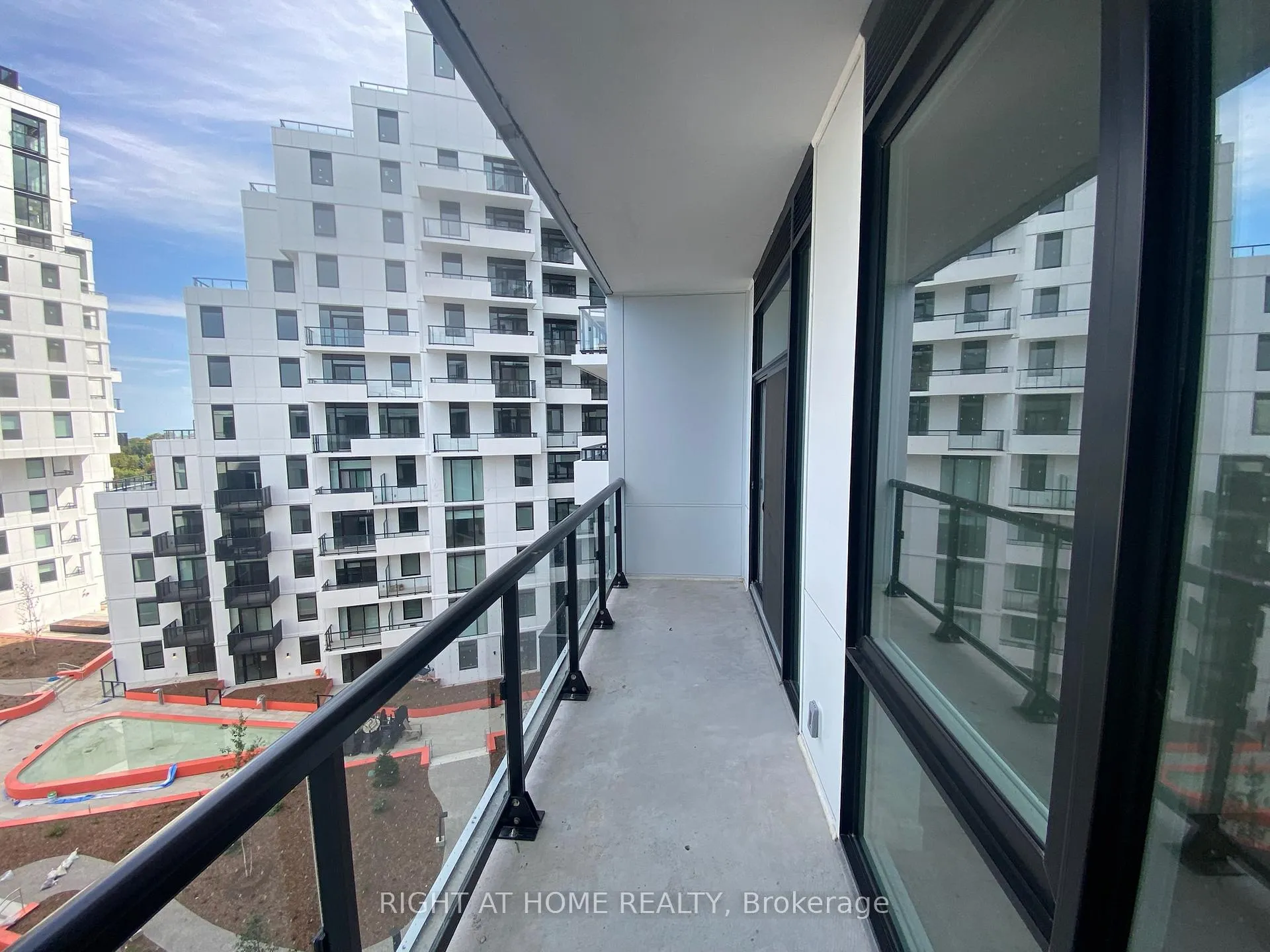Photo 13 of Unit 825, 1050 Eastern Avenue, Toronto, The Beaches — HOMEH