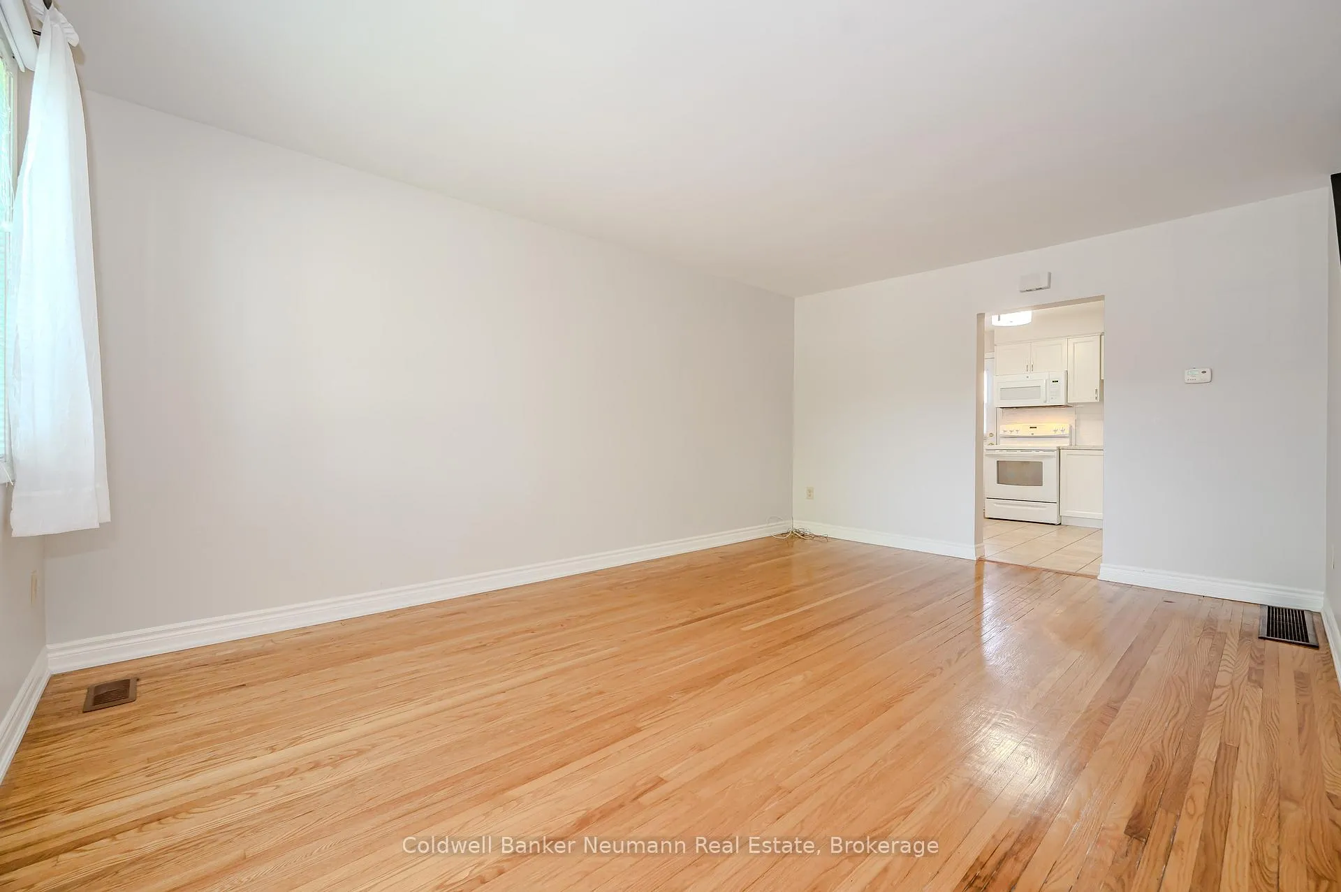 Photo 2 of 144 Princeton Drive, Hamilton, Sherwood — HOMEH