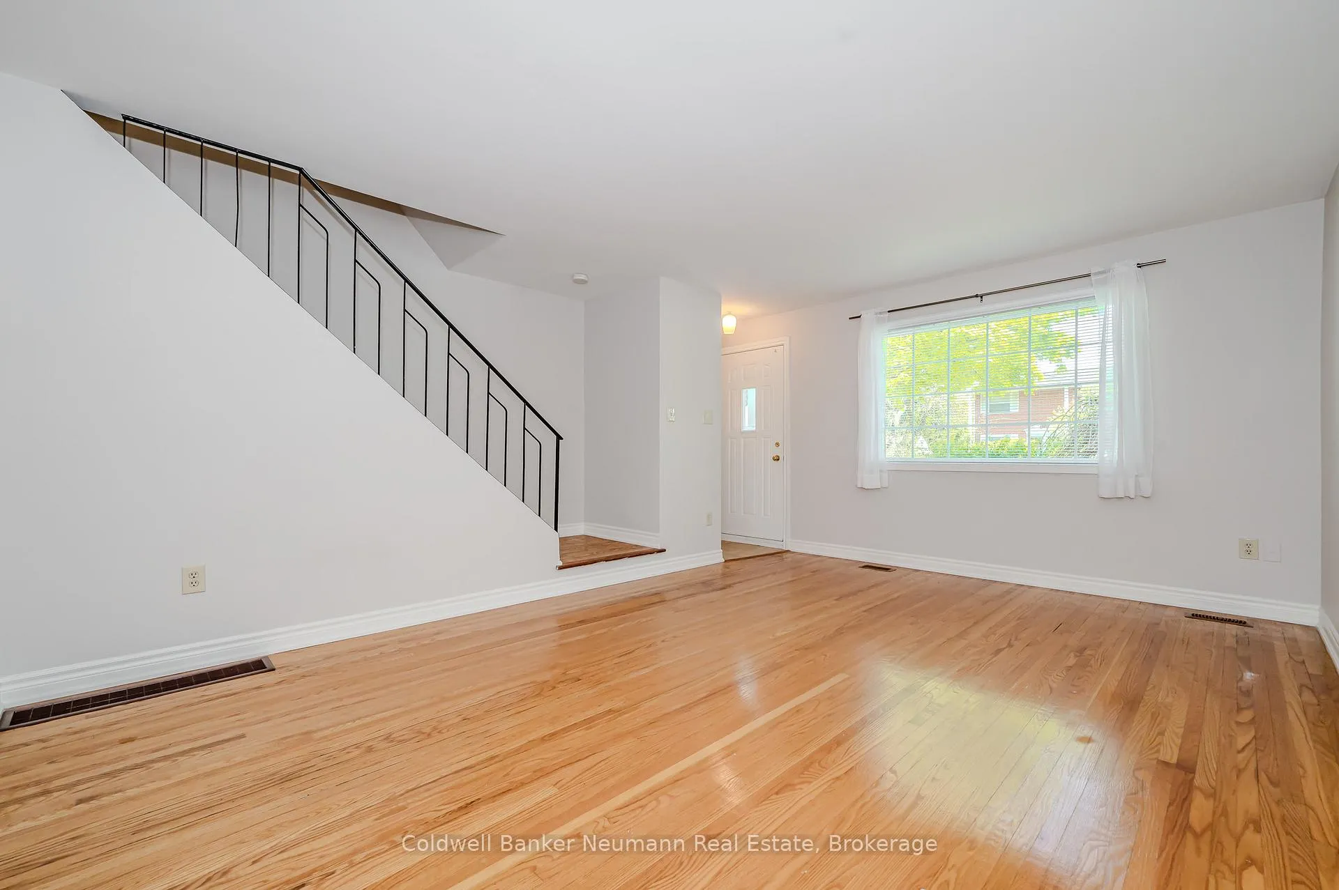 Photo 3 of 144 Princeton Drive, Hamilton, Sherwood — HOMEH