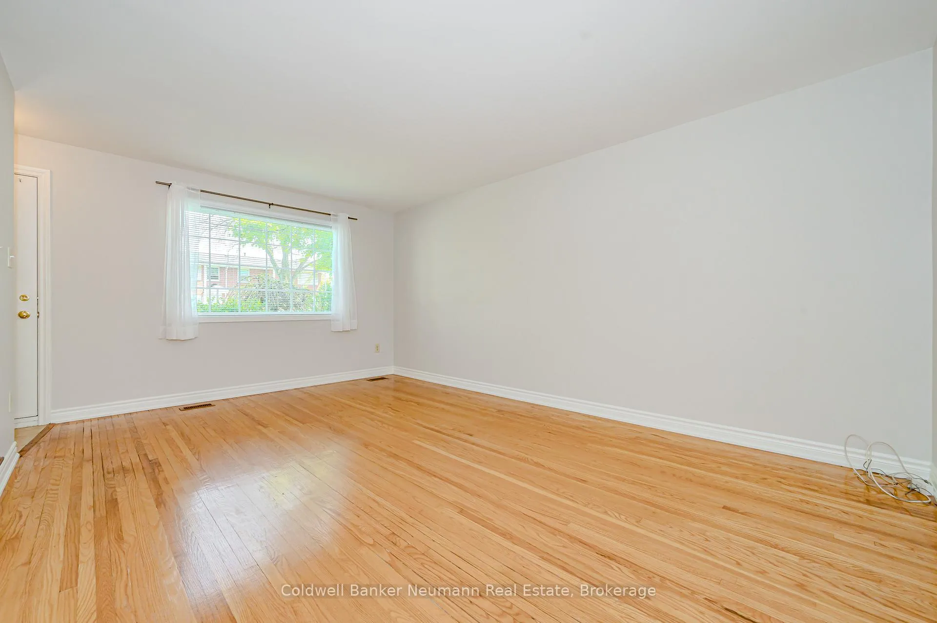 Photo 4 of 144 Princeton Drive, Hamilton, Sherwood — HOMEH