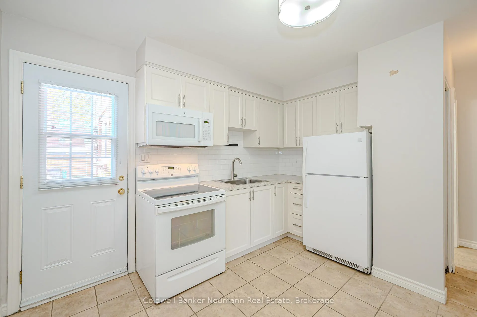 Photo 7 of 144 Princeton Drive, Hamilton, Sherwood — HOMEH
