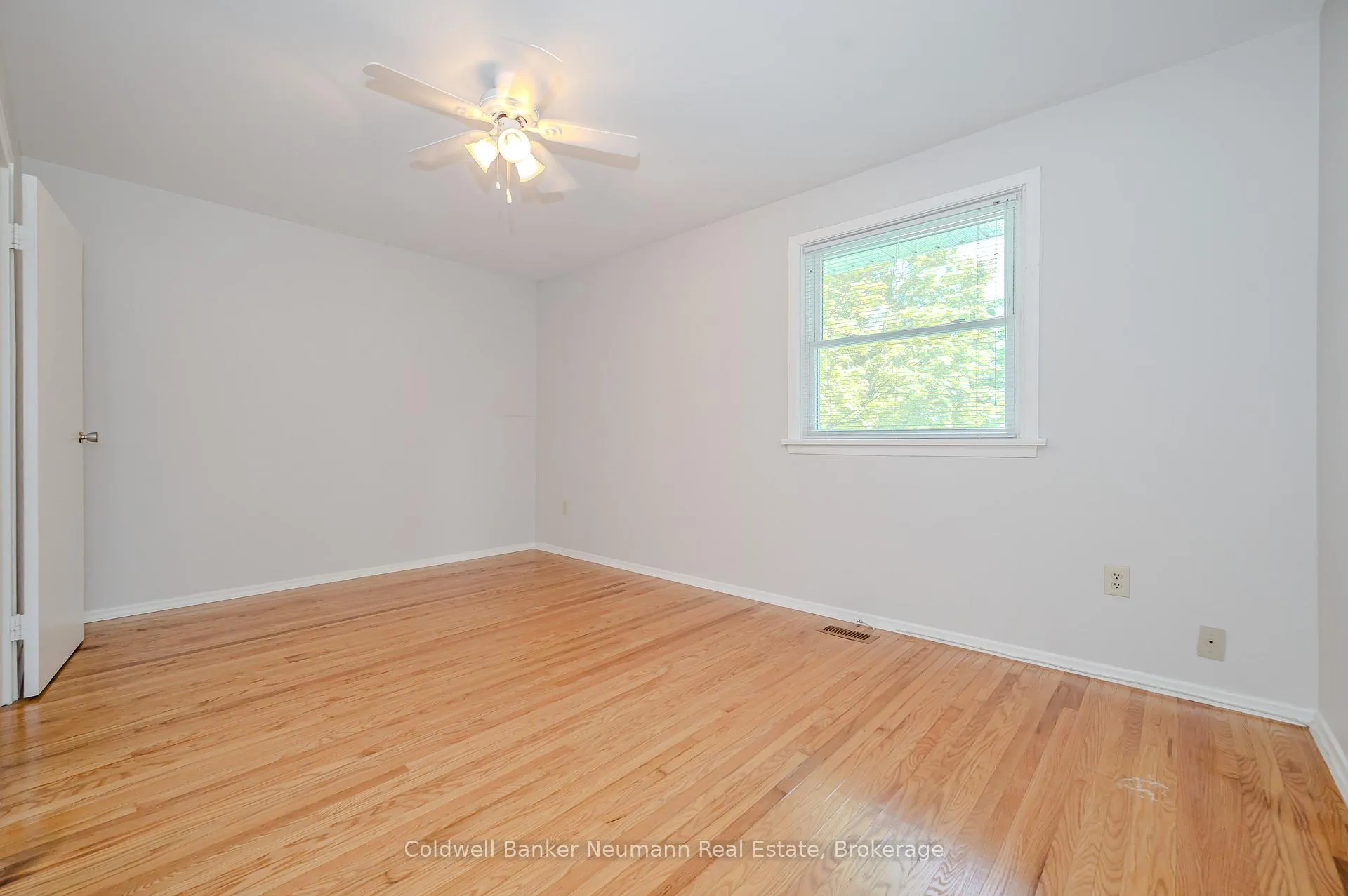 Photo 14 of 144 Princeton Drive, Hamilton, Sherwood — HOMEH