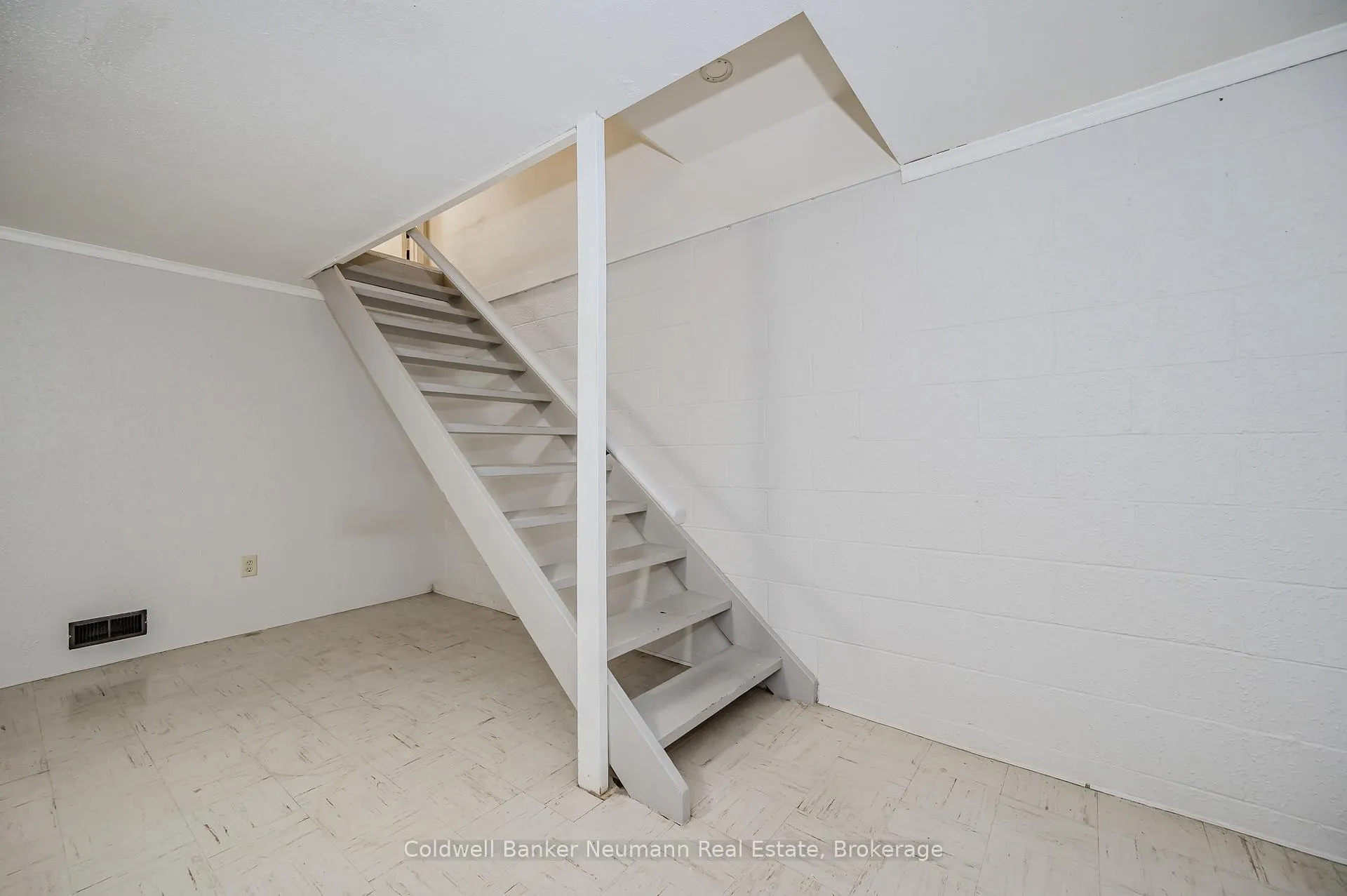 Photo 18 of 144 Princeton Drive, Hamilton, Sherwood — HOMEH