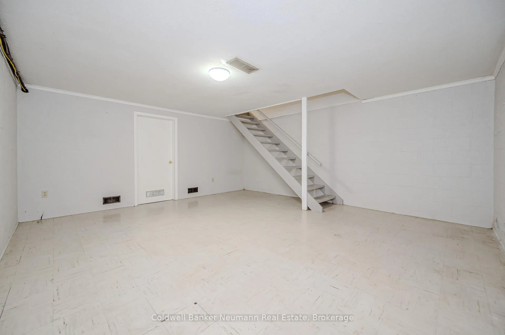 Photo 19 of 144 Princeton Drive, Hamilton, Sherwood — HOMEH