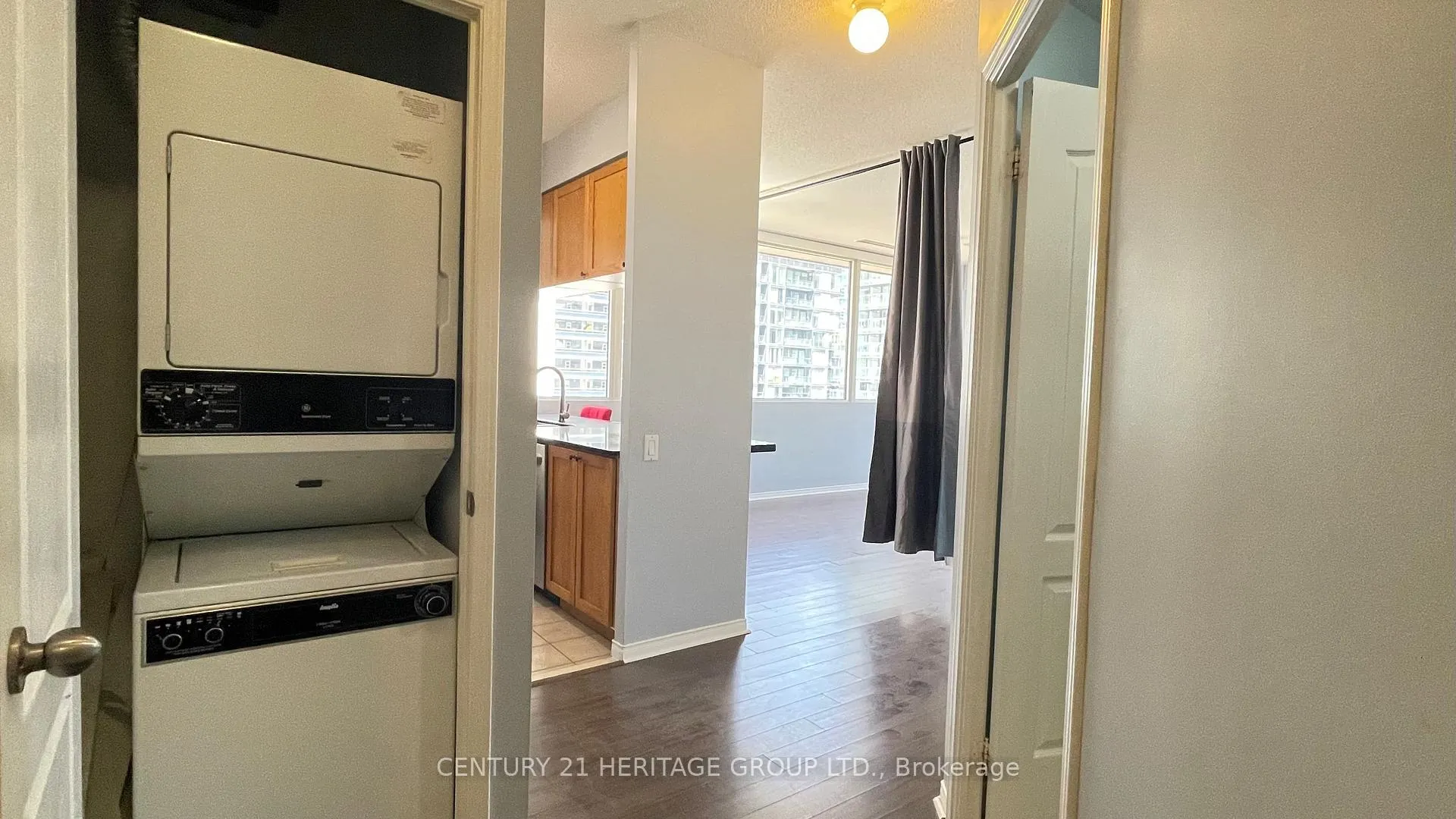 Photo 11 of Unit 507, 555 Yonge Street, Toronto, Church-Yonge Corridor — HOMEH