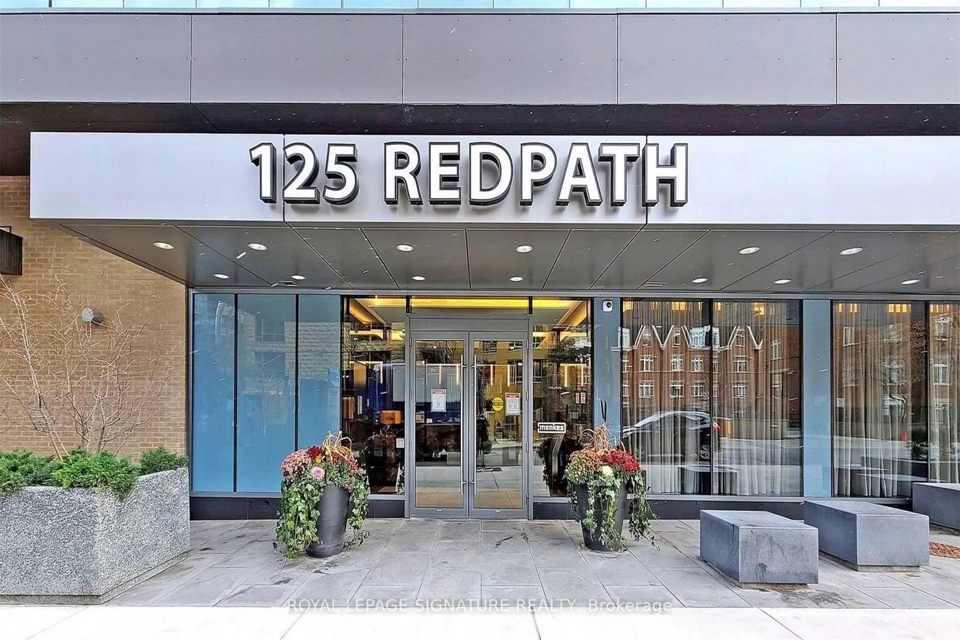 Front of Unit 606, 125 Redpath Avenue