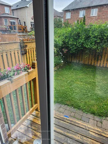 Photo 18 of 13 Rocky Point Crescent, Brampton, Madoc — HOMEH