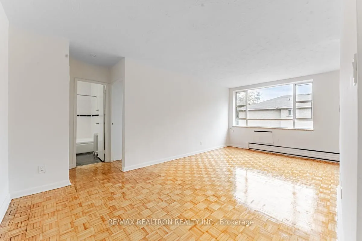 Photo 2 of Unit 506, 2895 Bathurst Street, Toronto, Bedford Park-Nortown — HOMEH