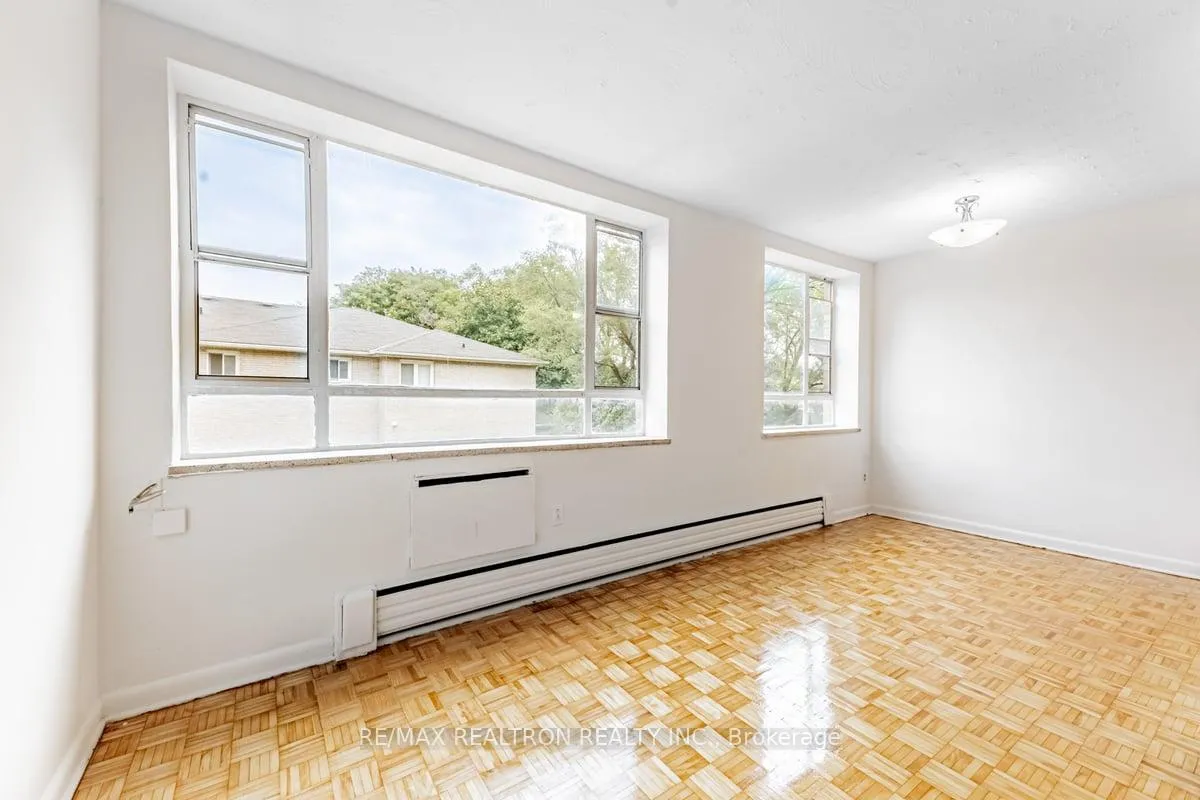 Photo 3 of Unit 506, 2895 Bathurst Street, Toronto, Bedford Park-Nortown — HOMEH