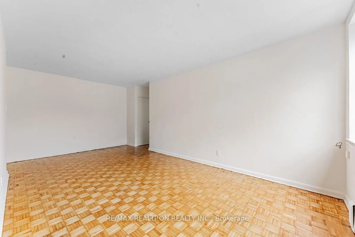 Photo 6 of Unit 506, 2895 Bathurst Street, Toronto, Bedford Park-Nortown — HOMEH